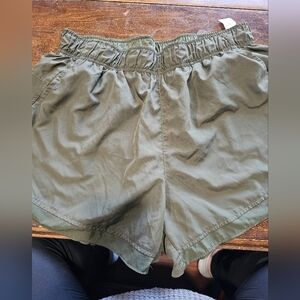 - ARMY GREEN SHORT